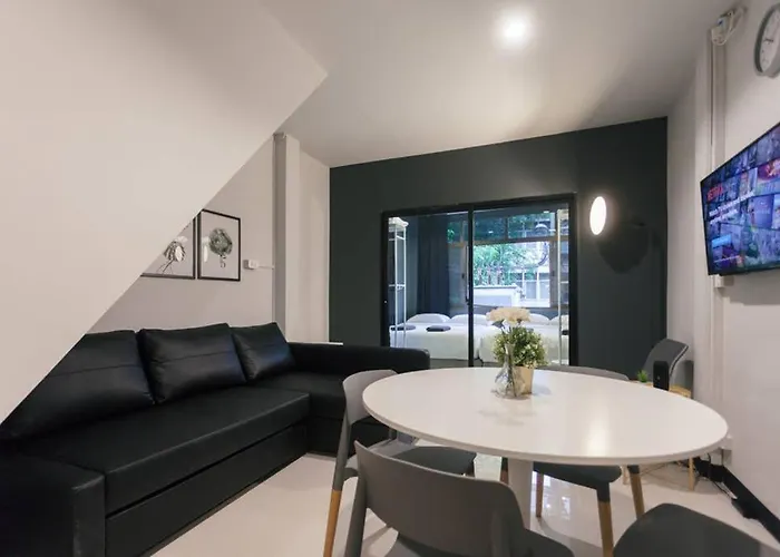 S2 Silom Large 4-6 Guests Full Kitchen Wifi