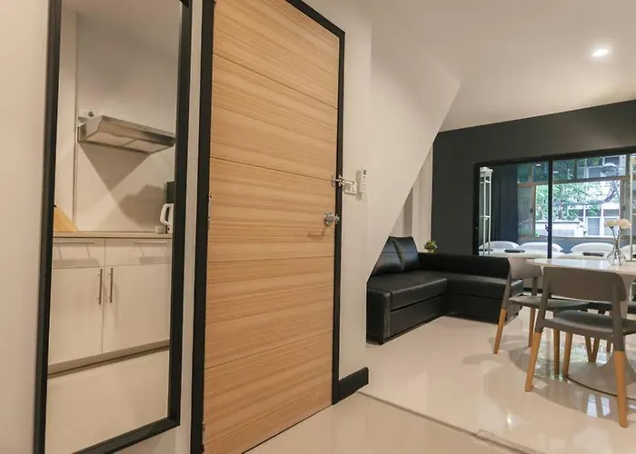 Apartment S2 Silom Large 4-6 Guests Full Kitchen Wifi