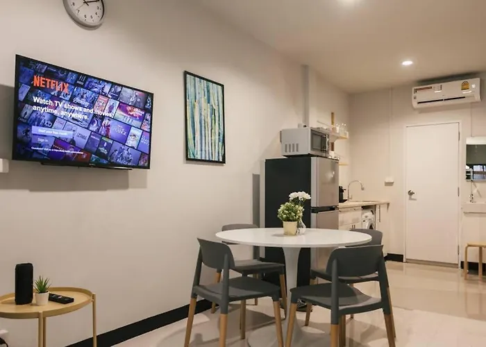 Apartment S2 Silom Large 4-6 Guests Full Kitchen Wifi
